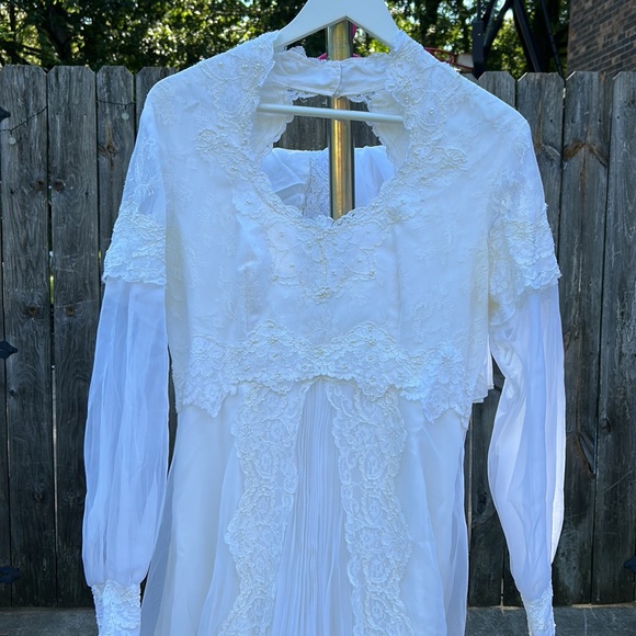Vintage Off-White Wedding Dress - Picture 10 of 14